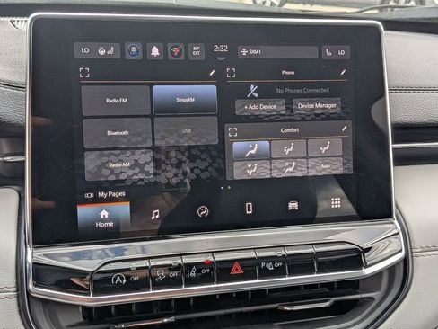 Used 2025 Jeep Compass Limited image 19