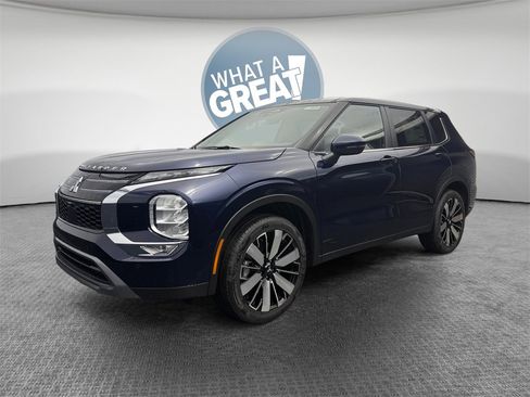 New 2025 Mitsubishi Outlander SE image 8