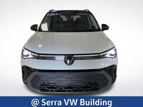 Certified 2025 Volkswagen Taos SE AWD/4WD image 9