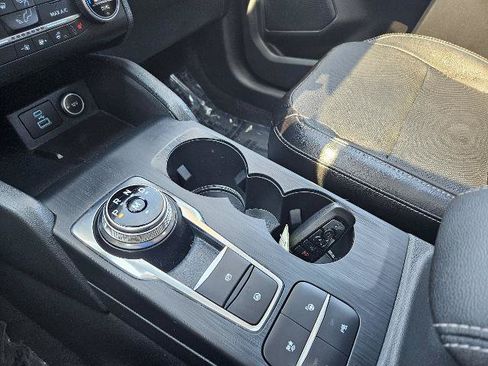 Certified 2020 Ford Escape Titanium w/ Titanium Premium Package 2.0 AWD/4WD image 18
