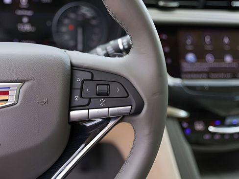 Certified 2025 Cadillac XT6 Premium Luxury w/ Technology Package FWD image 13