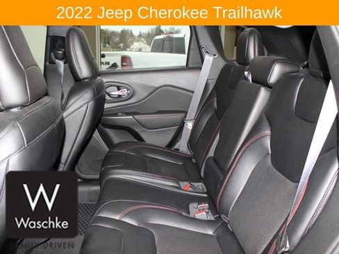 Used 2022 Jeep Cherokee Trailhawk image 17