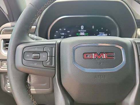 Used 2024 GMC Yukon AT4 AWD/4WD image 18