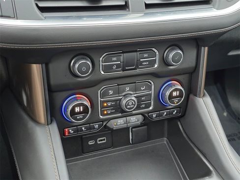 Used 2022 Chevrolet Suburban High Country image 27