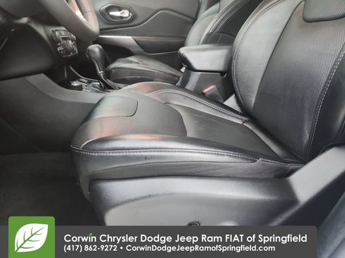 Certified 2022 Jeep Cherokee Latitude Lux w/ Sun & Sound Group AWD/4WD image 19