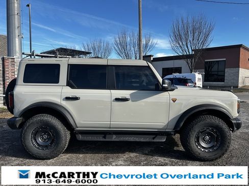 Used 2025 Ford Bronco Badlands image 2