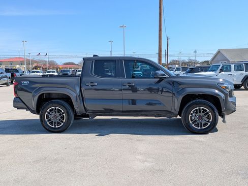 Used 2025 Toyota Tacoma TRD Sport image 2