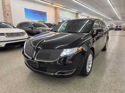 Used 2015 Lincoln MKT AWD image 1