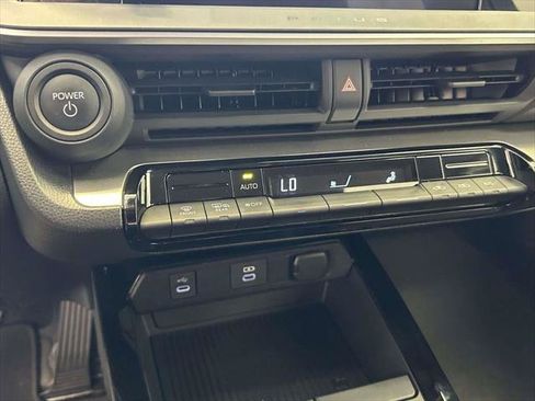 Certified 2025 Toyota Prius LE FWD image 20