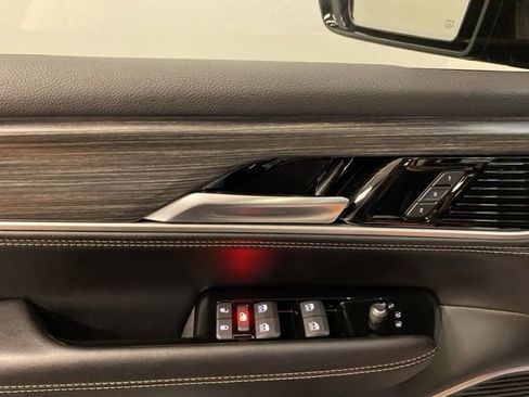 Used 2023 Jeep Wagoneer Series II w/ Convenience Group I AWD/4WD image 24