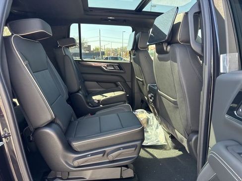New 2026 GMC Yukon XL Elevation w/ Elevation Premium Package AWD/4WD image 10