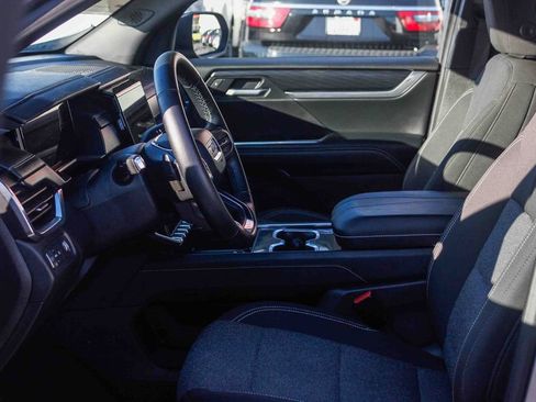 Used 2025 GMC Acadia Elevation image 17