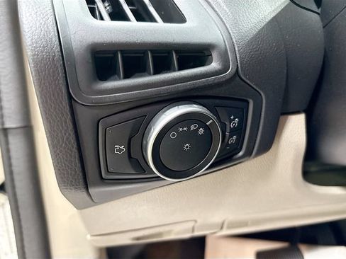 Used 2018 Ford Focus SE FWD image 11