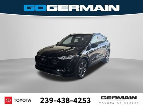 Used 2025 Ford Escape ST-Line w/ Tech Pack #1 FWD image 1