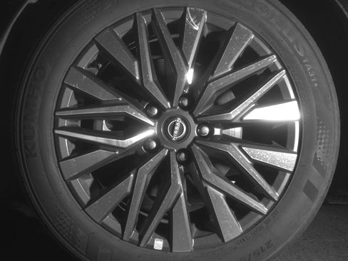 Used 2025 Nissan Altima 2.5 SV FWD image 12