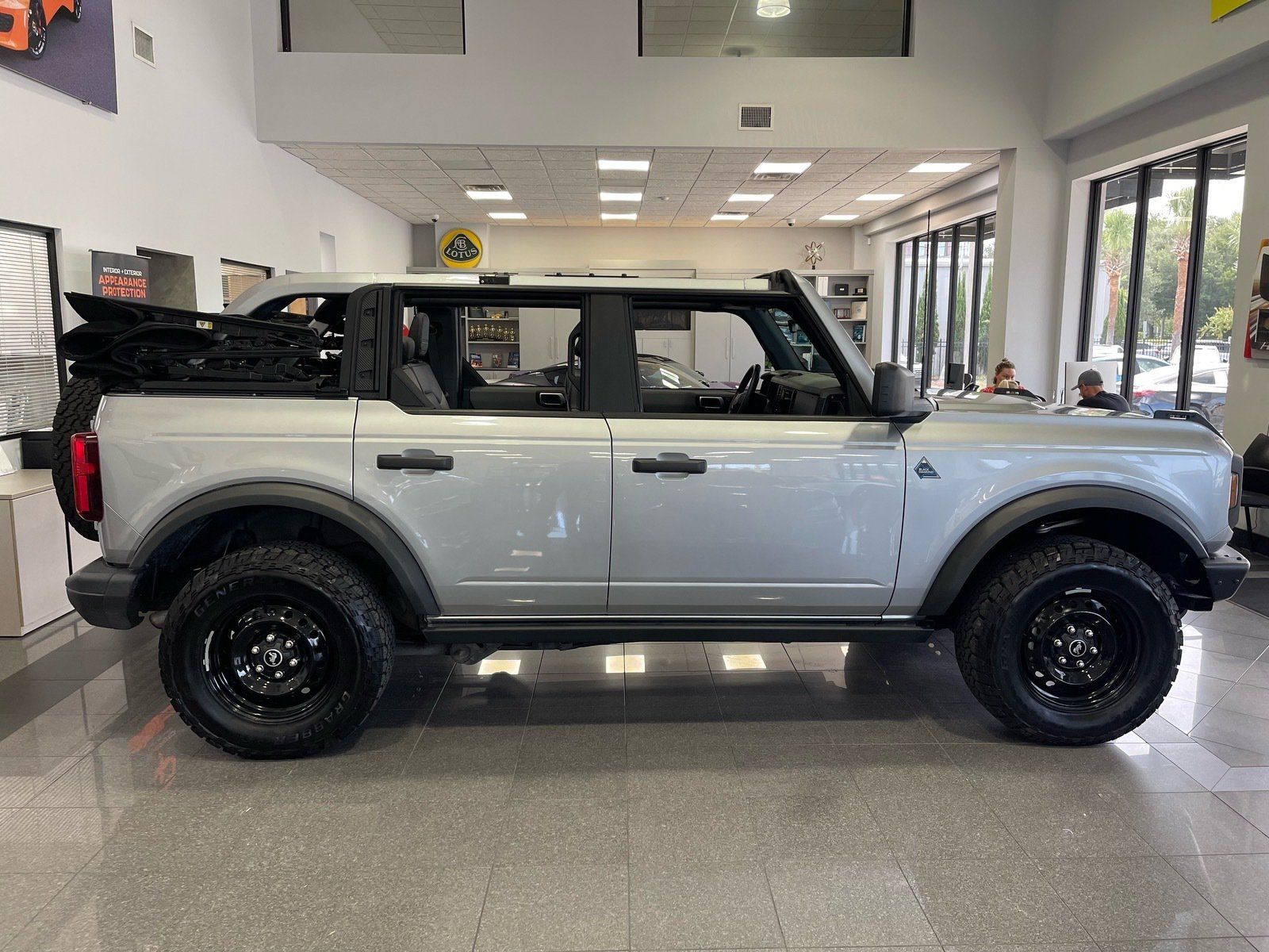 Used 2023 Ford Bronco Black Diamond AWD/4WD image 6