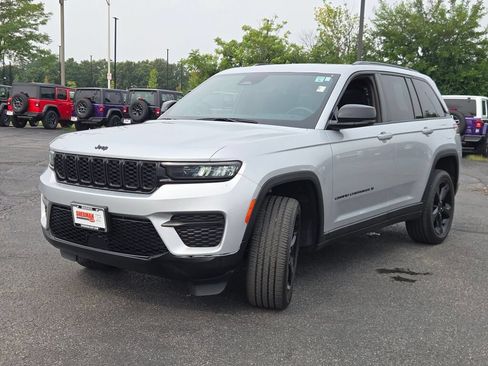 Certified 2024 Jeep Grand Cherokee Altitude AWD/4WD image 14