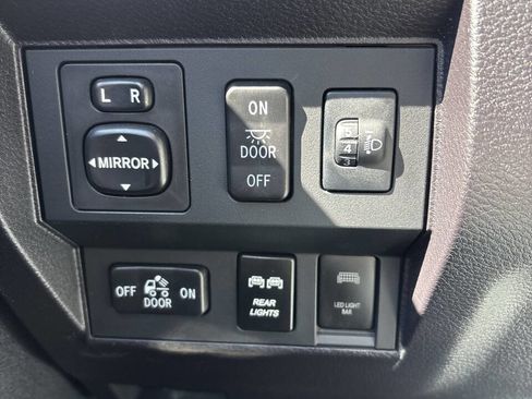 Used 2014 Toyota Tundra SR5 w/ SR5 Upgrade Package image 32