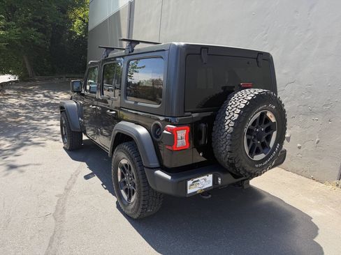 Used 2018 Jeep Wrangler Unlimited Sport S AWD/4WD image 4