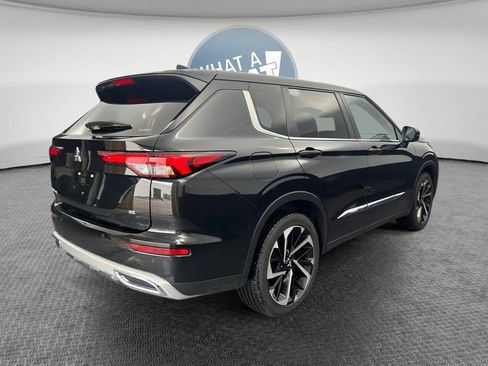 Used 2024 Mitsubishi Outlander SE AWD/4WD image 3