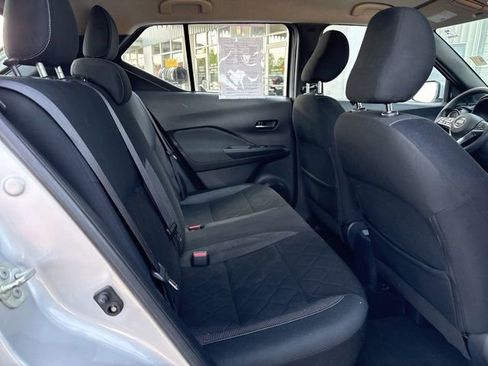 Used 2019 Nissan Kicks SV FWD image 14