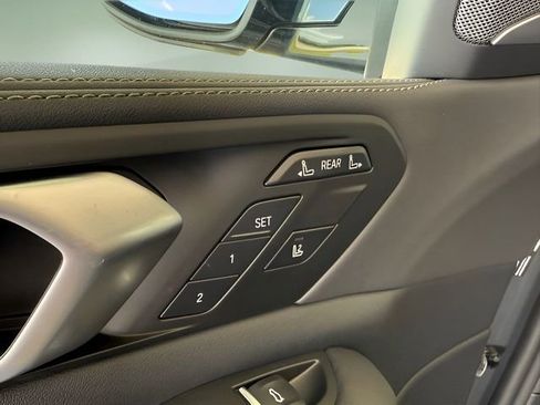 Used 2026 BMW X7 xDrive40i image 19