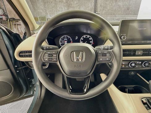 Used 2024 Honda HR-V LX image 11