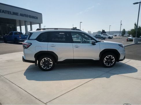 Certified 2025 Subaru Forester Premium w/ Convenience Package #2 AWD/4WD image 2