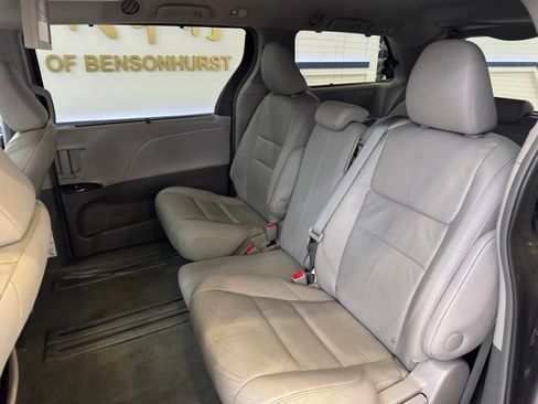 Used 2016 Toyota Sienna XLE Premium w/ Outdoor Package FWD image 24