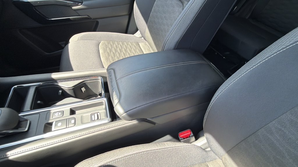 Used 2025 Nissan Pathfinder SV FWD image 26