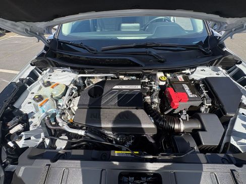 Used 2025 Nissan Rogue SV FWD image 34