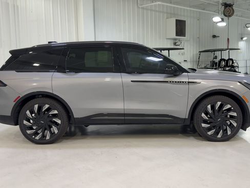 New 2025 Lincoln Nautilus Reserve image 2