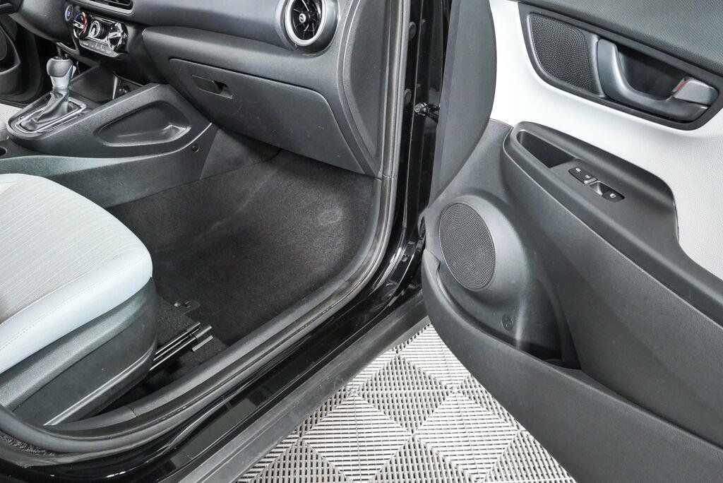 Used 2022 Hyundai Kona SEL FWD image 22