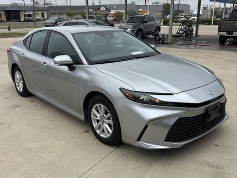 Used 2025 Toyota Camry LE image 9