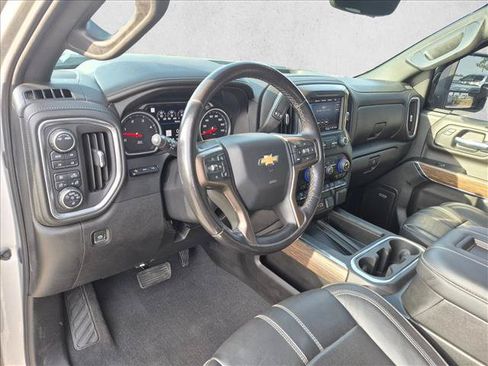Used 2022 Chevrolet Silverado 2500 High Country w/ Technology Package AWD/4WD image 9