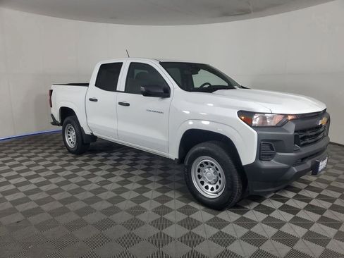 Used 2025 Chevrolet Colorado W/T image 3