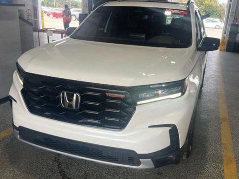 Used 2023 Honda Pilot TrailSport image 1