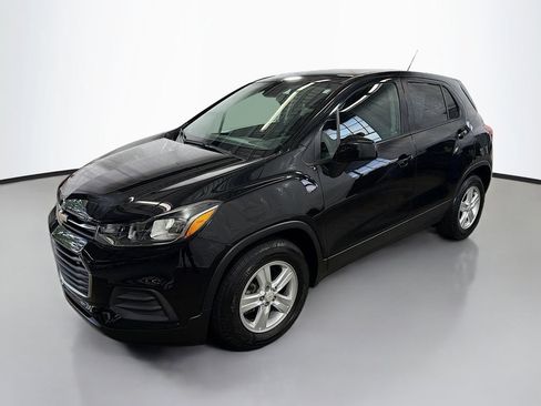 Used 2020 Chevrolet Trax LS w/ Tint and Cruise Package FWD image 5