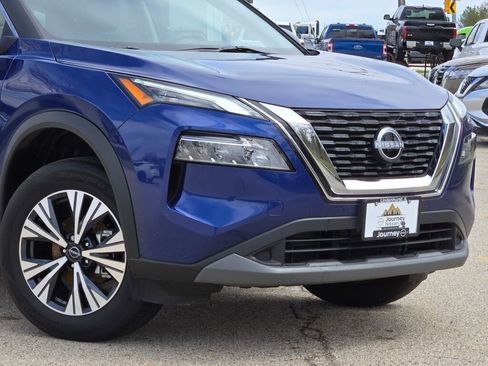 Used 2023 Nissan Rogue SV w/ SV Premium B Package image 2