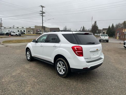 Used 2017 Chevrolet Equinox LT image 3