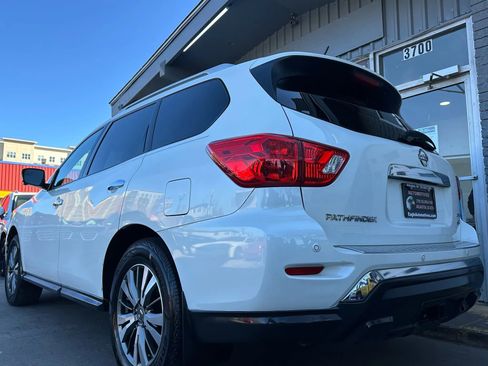 Used 2017 Nissan Pathfinder SL w/ SL Tech Package image 3