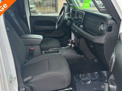 Used 2025 Jeep Wrangler Unlimited Rubicon 4xe w/ Convenience Group image 32