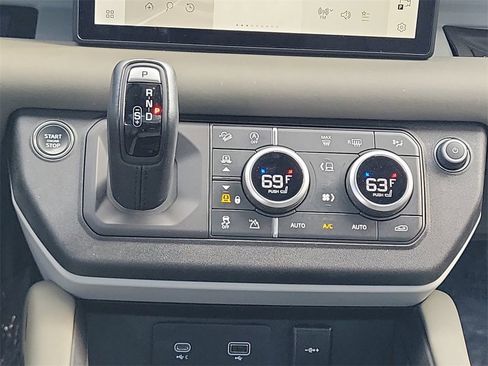 Used 2024 Land Rover Defender 110 S image 19