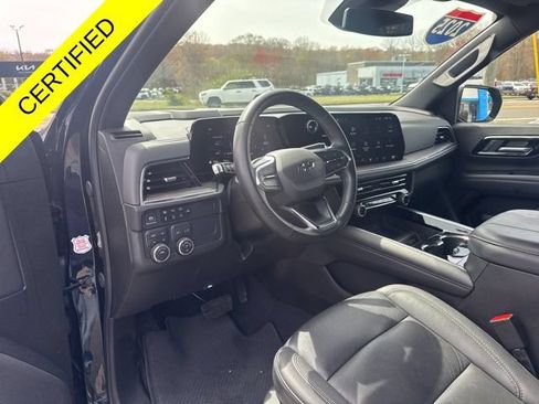 Used 2025 Chevrolet Suburban Z71 AWD/4WD image 9
