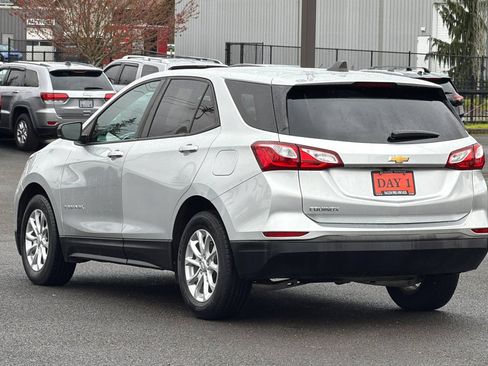 Used 2020 Chevrolet Equinox LS w/ LS Convenience Package FWD image 8