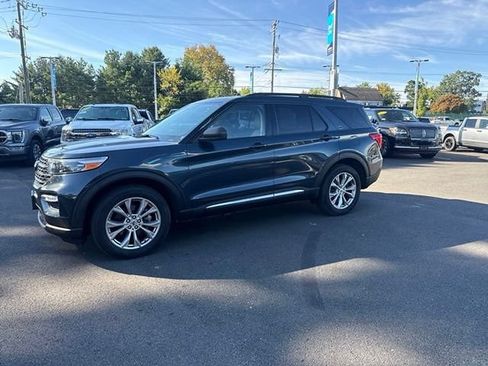 Certified 2023 Ford Explorer XLT w/ Equipment Group 202A AWD/4WD image 3