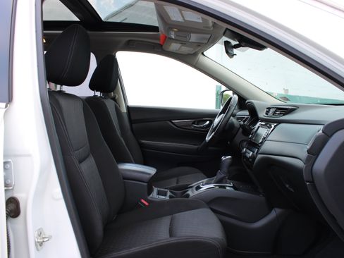 Used 2019 Nissan Rogue SV w/ Sun & Sound Touring Package AWD/4WD image 15