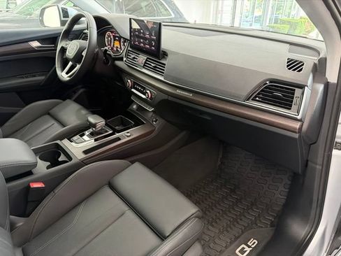 Used 2024 Audi Q5 e Premium Plus w/ Premium Plus Package AWD/4WD image 12