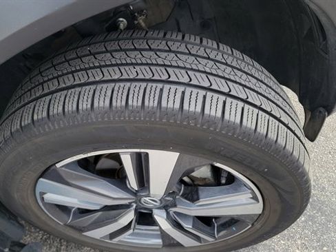 Used 2021 Nissan Rogue SL w/ Premium Package image 12