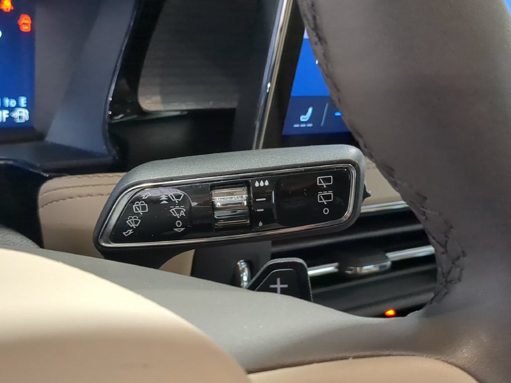 Used 2023 Lincoln Corsair AWD w/ Equipment Group 101A image 31